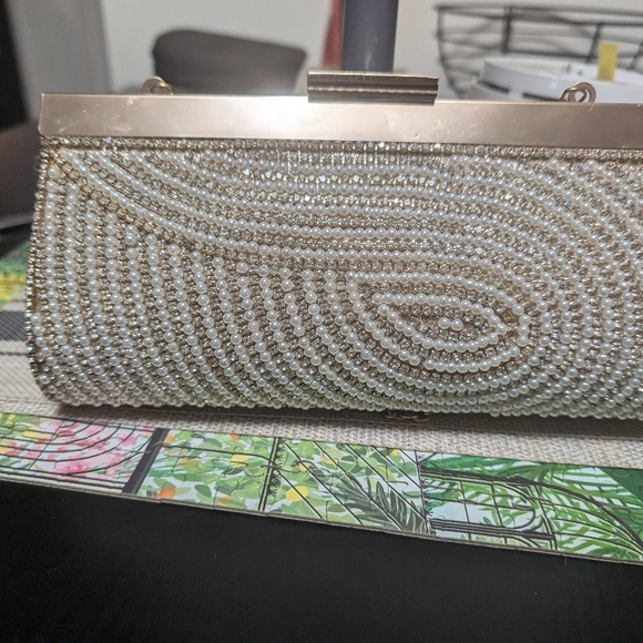 Beaded clutch - Picture 2 of 3